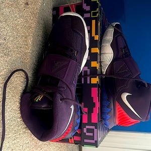 Never worn Kyrie 6s (Enlightenment)
